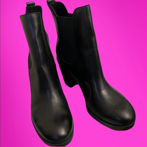 Crown Vintage womens size 9.5 black heeled boot fall shoe heels slip on shoe